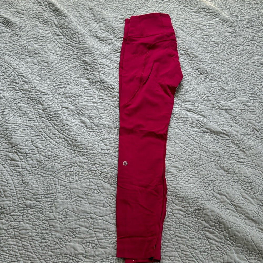 lululemon fast and free 7/8 tight. Size small/6. Nulux fabrication.